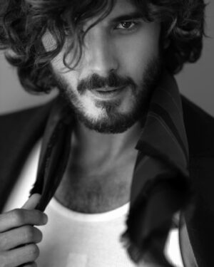 Yon González Instagram - Feliz noche de domingo.

 @madmenmagazine 
@bermudezbytheway 
@la_holloway