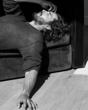Yon González Instagram - Feliz noche de domingo.

 @madmenmagazine 
@bermudezbytheway 
@la_holloway