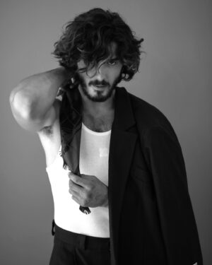 Yon González Instagram - Este mes en  @madmenmagazine charlando  sobre "Memento Mori".
 Foto y realización 
@bermudezbytheway 
Entrevista @la_holloway