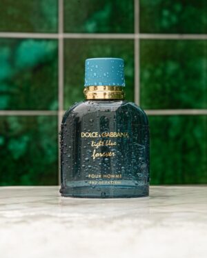 Yon González Instagram - Todavía recuerdo el flechazo instantáneo de aquella noche mágica de verano, su mirada profunda y su aroma inconfundible. LightBlueForever.
#DGLightBlue #DGBeauty @dolcegabbana @dolcegabbana_man