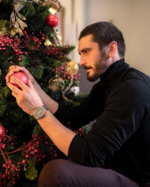 Yon González Instagram - Este año reúno a toda mi gente y con mayor ilusión que nunca, preparo ese momento único y mágico.

@hublot
 #Hublot #HublotCheerfulGreetings #HublotPerfectGift #ClassicFusion
#publi