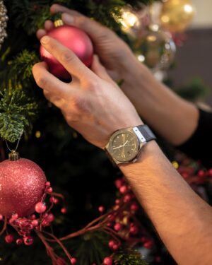 Yon González Instagram - Este año reúno a toda mi gente y con mayor ilusión que nunca, preparo ese momento único y mágico.

@hublot
 #Hublot #HublotCheerfulGreetings #HublotPerfectGift #ClassicFusion
#publi