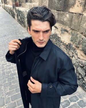 Yon González Instagram - Preparado para el invierno de la mano de @herno_official #Herno #FW22 #ModernVintage #UrbanOuterwearCouture 

*ADV