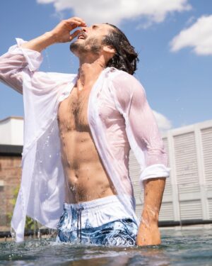 Yon González Instagram - El tacto, el aroma, la sonrisa eterna… Light Blue Forever, una historia que nunca acaba. 
#DGLightBlue #DGBeauty @dolcegabbana @dolcegabbana_man