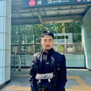 Yoo Byung-jae Instagram - #광교 #Prada🖤 #PradaReNylon 
celebrating the new @prada