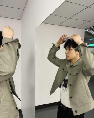 Yoo Hwe-seung Instagram - we're
he're

전보다 더 애틋해진 내 마음과
어제보다 더 진해진 우리🫶

#엔플라잉#콘서트#MACAO#위아히어#were#here#매순간#함께하자