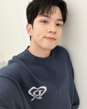 Yoo Hwe-seung Instagram - 😊
#나#유회승#머리#자름
