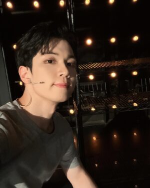 Yoo Hwe-seung Instagram - next to normal🫶
2024.03.05~ 2024.05.19🤟💕
게이브👋

#뮤지컬#넥스트투노멀#게이브#유회승#무사히#끝#감사했습니다#막공까지#굿맨패밀리#화이팅#❤