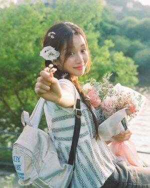 Yoo Ji-Yeon Instagram - #여름스냅 ☀️💐🌳🌱✨💛