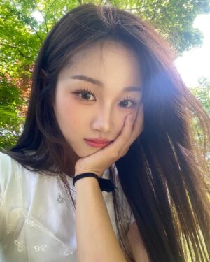 Yoo Ji-Yeon Instagram - ☀️여름 시작🌱
.
.
.
.
#여름 #여름스냅 #스냅 #스냅사진 #스냅촬영 #사진스타그램 #촬영 #ootd #daily #dailylook #데일리