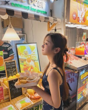 Yoo Ji-Yeon Instagram - #방콕 1-2🥵🔥
.
.
.
.
#방콕여행 #방콕맛집 #태국 #태국여행 #야시장 #쩟페어야시장 #여행