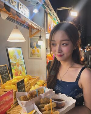 Yoo Ji-Yeon Instagram - #방콕 1-2🥵🔥
.
.
.
.
#방콕여행 #방콕맛집 #태국 #태국여행 #야시장 #쩟페어야시장 #여행