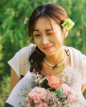 Yoo Ji-Yeon Instagram - #여름스냅 ☀️💐🌳🌱✨💛