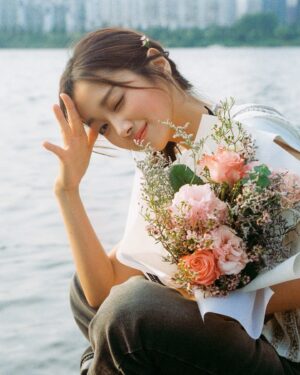 Yoo Ji-Yeon Instagram - #여름스냅 ☀️💐🌳🌱✨💛