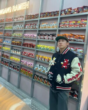 Yoo Se-yoon Instagram - 토트넘 스타디움 생선까스 존맛탱☺️❤️