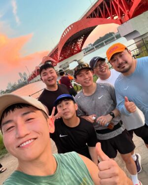 Yoo Se-yoon Instagram - 러닝모임 궁시렁궁시런 🫢
뛰면서 수다수다 너무 좋당
뛰기 좋은 곳 추천 좀 해주세용☺️
