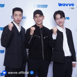 Yoo Su-bin Instagram - 웨이브 콘텐츠 라인업 설명회 #거래 💸

유승호 X 김동휘 X 유수빈 현장 스틸 공개✨
사진만 봐도 벌써 기대돼(❁´◡`❁)

<거래> Coming soon🤟
JUST DIVE Wavve!

#웨이브 #Wavve #웨이브오리지널 #웨이브오리지널드라마 #웨이브왜봐요 #거래 #유승호 #김동휘 #유수빈