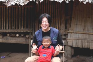 Yoon Do-hyun Instagram - 지난 7월12일 기아대책 홍보대사로서 미얀마로 봉사활동을 떠나려던 계획은 비자 신청 과정에서의 오류로 인해 무산될 뻔했다. 그러나 포기하지 않고 태국과 미얀마의 국경지역인 메솟(Mae Sot)으로 향했다. 이곳에서 미얀마 난민 어린이들과 그들을 따뜻한 사랑으로 품어주고 계신 선교사님을 만날 수 있었다. 

매솟 지역은 미얀마와 마찬가지로 많은 도움이 절실히 필요한 곳. 예기치 않게 이루어진 이번 필드트립은 기대이상으로 너무나 소중하고 값진 시간이었다.

더 자세한 이야기는 추후 영상에서 공유하겠습니다.@kfhi_official 

#기아대책  #Myanmar #MaeSot #MissionTrip #RefugeeChildren #MeaningfulExperience

사진:@jsshin_photo