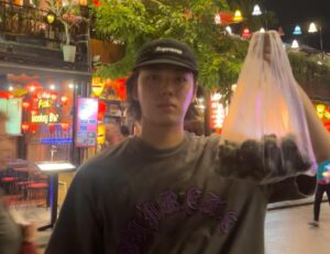 Yoon Hyun-soo Instagram - 행복한 베트남🇻🇳😌