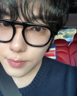 Yoon Hyun-soo Instagram - 퇴근길🤓