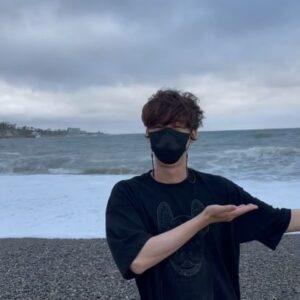 Yoon Jong-hoon Instagram - ⠀
파도가 무섭던데요...
⠀
#바다