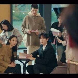 Yoon Jong-hoon Instagram - ⠀
별똥별 5화 22씬
⠀
강유성이 한 작품에 나란히 주인공으로 현장에 있는
태성과 다혜를 뒤편에서 지켜보는 씬 이에요.
별똥별 대본을 처음 받고 애착이 가고 연기하고 싶은 씬 이었습니다.
제 얼굴도 나오지 않는 가이드 대역부터
지금까지 저를 묵묵히 바라보며 응원해 주시고
사랑해 주셨던 모든 분을 생각하며 연기했고
여러분들에게 바치고 싶은 씬 입니다.
저를 아껴주시는 모든 분들에게
저의 응원과 사랑을 보내고 싶습니다.
감동적인 이야기 써주신 연수작가님과 수현감독님,
별똥별 모든 제작진 분들 감사합니다.
이제 별똥별이 6화까지 방송이 되었어요.
오늘 7화가 방송 되네요.
앞으로 더 재미나고 사랑스러울 겁니다.
마지막까지 즐겁게 봐주세요.
감사합니다. 사랑합니다^^
⠀
#별똥별 #감사 #고마움 #tvn
⠀