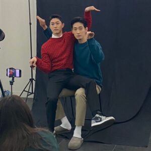 Yoon Park Instagram - -
그래요 맞아요. 
제 사진첩엔 멋있는 사진이
단 한장도 없어요.