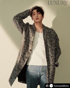 Yoon Park Instagram - #Repost @luxuryeditors with @use.repost
・・・
#LUXURY_STAR #윤박 #BEGINAGAIN #인터뷰

드라마 <기상청 사람들>, <팬레터를 보내주세요>와 예능 출연으로 바쁜 한 해를 보낸 배우 윤박(@yoon.bak)을 만났습니다. 어느덧 데뷔 10년차 배우가 됐지만 연기에 대한 열정과 새로운 장르물에 도전하고 싶은 그의 에너지는 아직도 무궁무진해요. 배우 윤박 화보와 인터뷰 전문은 <럭셔리> 1월호에서 만날 수 있습니다. 

Editor 정두민, 이기원(인터뷰)
Photographer 신선혜
Hair 최용환
Makeup 강다윤
Stylist 박송미

*<럭셔리> 1월호 지면 P.89 윤박 인터뷰 중, ‘김동욱’ 배우의 이름이 ‘이동욱’ 배우로 잘못 기재되었습니다. 사과 드립니다.

#럭셔리 #럭셔리에디터스 #럭셔리매거진 #럭셔리1월호 #토끼해 #2023년 #luxury #luxuryeditors