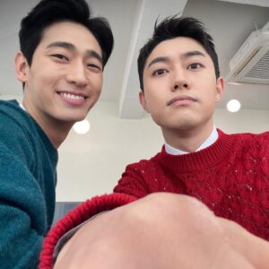 Yoon Park Instagram - -
어쩌다 크리스마스 커플🎄
이것은 데스티니?? 🤔
-
#christmas #destiny