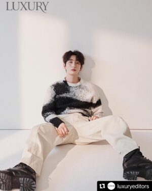 Yoon Park Instagram - #Repost @luxuryeditors with @use.repost
・・・
#LUXURY_STAR #윤박 #BEGINAGAIN #인터뷰

드라마 <기상청 사람들>, <팬레터를 보내주세요>와 예능 출연으로 바쁜 한 해를 보낸 배우 윤박(@yoon.bak)을 만났습니다. 어느덧 데뷔 10년차 배우가 됐지만 연기에 대한 열정과 새로운 장르물에 도전하고 싶은 그의 에너지는 아직도 무궁무진해요. 배우 윤박 화보와 인터뷰 전문은 <럭셔리> 1월호에서 만날 수 있습니다. 

Editor 정두민, 이기원(인터뷰)
Photographer 신선혜
Hair 최용환
Makeup 강다윤
Stylist 박송미

*<럭셔리> 1월호 지면 P.89 윤박 인터뷰 중, ‘김동욱’ 배우의 이름이 ‘이동욱’ 배우로 잘못 기재되었습니다. 사과 드립니다.

#럭셔리 #럭셔리에디터스 #럭셔리매거진 #럭셔리1월호 #토끼해 #2023년 #luxury #luxuryeditors