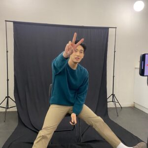 Yoon Park Instagram - -
그래요 맞아요. 
제 사진첩엔 멋있는 사진이
단 한장도 없어요.