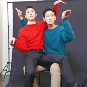 Yoon Park Instagram - -
그래요 맞아요. 
제 사진첩엔 멋있는 사진이
단 한장도 없어요.