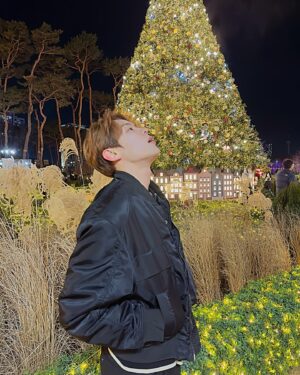 Yoon Seo-bin Instagram - Waiting for christmas🎄