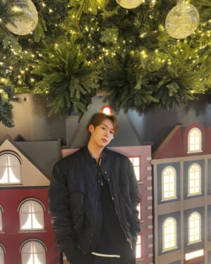 Yoon Seo-bin Instagram - Waiting for christmas🎄