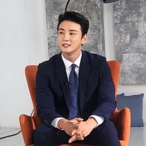 Yoon Shi-yoon Instagram - #윤시윤 #근황 #팜스빌 

안녕하세요 🙂

하루하루 드라마 촬영으로 바쁜 와중에, 우리 윤시윤 배우님. 건강기능식품 #팜스빌 의 모델이 되어서 지면촬영을 하게되었습니다. 💕

건강한 몸과 정신을 가진 윤시윤 배우님과 너무 어울리는 조합 😎

마음이 급해 현장사진으로 전해드리는점 양해부탁드립니다 🙇🏻🫠

많은 관심 부탁드립니다 💕
