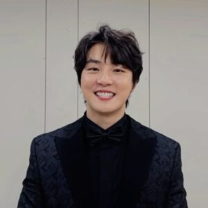 Actor Yoon Shi-yoon HD Instagram Photos and Wallpapers January 2023