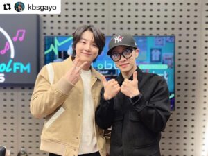 Yoon Shi-yoon Instagram - #Repost @kbsgayo 

💡한낮의하이라이트💡
<  #이기광의가요광장 >
-
영화 < #우리사랑이향기로남을때 >
모태솔로 창수 역의
배우 #윤시윤 과 함께했습니다!💚

오랜만에 만난 하이킥 절친
준혁학생과 세호학생 🙌🏻

13년 만에 만났는데
이렇게 똑같을 수 있냐구요🥹
-
#우리사랑이향기로남을때 #2월8일개봉예정
#가요광장 #하이라이트 #이기광
#KBS쿨FM #라디오