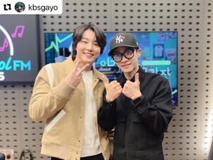 Yoon Shi-yoon Instagram - #Repost @kbsgayo 

💡한낮의하이라이트💡
<  #이기광의가요광장 >
-
영화 < #우리사랑이향기로남을때 >
모태솔로 창수 역의
배우 #윤시윤 과 함께했습니다!💚

오랜만에 만난 하이킥 절친
준혁학생과 세호학생 🙌🏻

13년 만에 만났는데
이렇게 똑같을 수 있냐구요🥹
-
#우리사랑이향기로남을때 #2월8일개봉예정
#가요광장 #하이라이트 #이기광
#KBS쿨FM #라디오