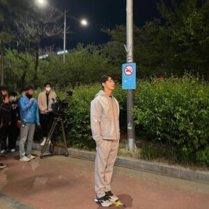 Yoon Shi-yoon Instagram - -
#현재는아름다워
#매주토일밤8시 

오랜만입니다. 이런 감정 🫣