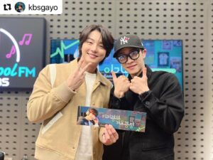 Yoon Shi-yoon Instagram - #Repost @kbsgayo 

💡한낮의하이라이트💡
<  #이기광의가요광장 >
-
영화 < #우리사랑이향기로남을때 >
모태솔로 창수 역의
배우 #윤시윤 과 함께했습니다!💚

오랜만에 만난 하이킥 절친
준혁학생과 세호학생 🙌🏻

13년 만에 만났는데
이렇게 똑같을 수 있냐구요🥹
-
#우리사랑이향기로남을때 #2월8일개봉예정
#가요광장 #하이라이트 #이기광
#KBS쿨FM #라디오