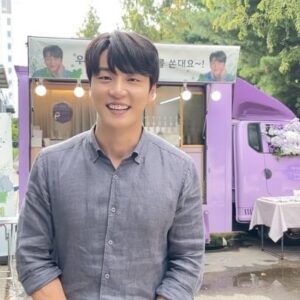 Actor Yoon Shi-yoon HD Instagram Photos and Wallpapers September 2022
