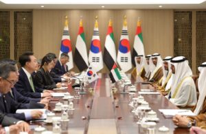 Yoon Suk-yeol Instagram - 1년 4개월 만에 상호 국빈 방문이 이루어지면서 한국과 UAE의 관계가 최상의 상태에 이르렀습니다. 앞으로 투자, 에너지, 원자력, 국방과 같은 핵심 4대 분야와 인공지능 분야에서 협력을 추진해 나갈 것입니다.