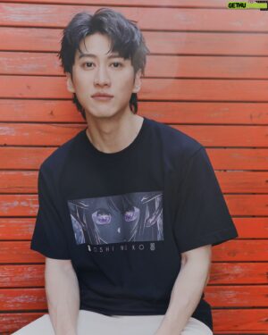 Yorke Sun Instagram - 「謊言，也是一種另類的愛」

這是出自【我推的孩子】 裡非常經典的台詞
曾經身為偶像的我，也能夠理解這句話背後的含義

不過今天，我只跟大家說實話：

「那就是UNIQLO推出了【我推的孩子】 UT」

嗯⋯對不起了錢錢，我需要這個酷東西⋯

這次的【我推的孩子】 UT有5款男女適穿成人裝，以及4款童裝，無論大人、小朋友或是跟我一樣的大朋友都可以穿

而圖騰方面，不只有動畫裡的經典場景、也有愛的閃亮瞳孔與招牌手勢、充滿舞台魅力的「新B小町」團隊、甚至連MV裡的兔子裝都有

隨著動畫第二季的到來，相信又會再次掀起一波熱潮，身為一個死忠粉絲，當然要穿著【我推的孩子】UT追動畫，而除了追動畫的時間，也是可以穿著走在街上，讓別人羨慕羨慕你有這麼酷的衣服哦！

7/5(五)起，全台UNIQLO門市及網路商店皆有販售！

@uniqlo_taiwan 

#我推的孩子
#WITHUT
#UNIQLOUT
#UNIQLOTAIWAN
#LifeWear簡約更顯不凡
#UNIQLOOK