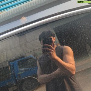 Yorke Sun Instagram - 最新拍照景點：我朋友的車

都不用修圖，可以把手的線條拍的很漂亮

分享給大家

大家有機會來拍

若是車窗能乾淨一點更好