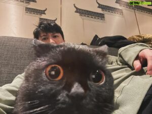 Yorke Sun Instagram - 看在妳很可愛的份上，讓妳擋啦