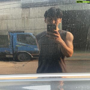 Yorke Sun Instagram - 最新拍照景點：我朋友的車

都不用修圖，可以把手的線條拍的很漂亮

分享給大家

大家有機會來拍

若是車窗能乾淨一點更好