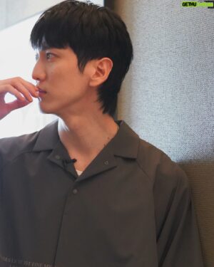 Yorke Sun Instagram - 剪了一個國國去年的髮型
恩⋯好像⋯
不是很習慣⋯

你們覺得咧？

Hair  @zachwang1985 
Makeup @backstagejimywu