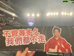 Yorke Sun Instagram - 一首歌
可以在不同的時間，感動不同的人

一首歌
對不同的人，也都承載了不同的回憶

今夜
我們在同一個空間、同一個時間
同樣地，一起感動

當時間，遇上我們

感謝Gigi姐帶給我們一段難忘美好的夜晚

@gigileungwingkei