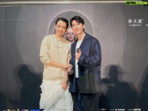 Yorke Sun Instagram - 一首歌
可以在不同的時間，感動不同的人

一首歌
對不同的人，也都承載了不同的回憶

今夜
我們在同一個空間、同一個時間
同樣地，一起感動

當時間，遇上我們

感謝Gigi姐帶給我們一段難忘美好的夜晚

@gigileungwingkei