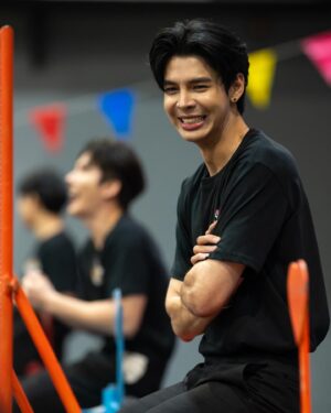 Yosatorn Konglikit Instagram - ช่างเป็นปีใหม่ที่สนุกเหลือเกิน ได้เดินชนแก้วกับทุกคนรอบเวที มีคนหมั่นไส้ตอนเล่นตกสาวน้อยตกโฟม ได้เมา ได้เอนจอยร่วมกับทุกคน หวังว่าสิ้นปีนี้จะเจอกันกันอีกนะ อิอิ ❤️